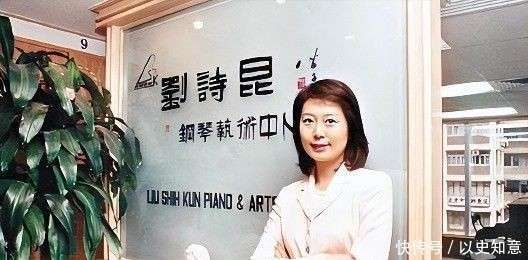 宅曝光妻子女儿欢乐弹琴跳舞独自感受生活pg电子模拟器免费版86岁刘诗昆新豪(图3)