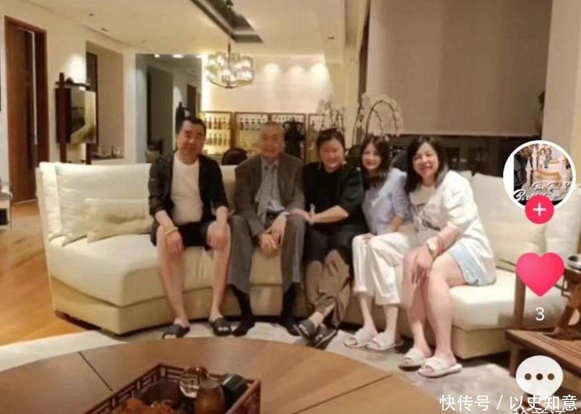 宅曝光妻子女儿欢乐弹琴跳舞独自感受生活pg电子模拟器免费版86岁刘诗昆新豪(图4)