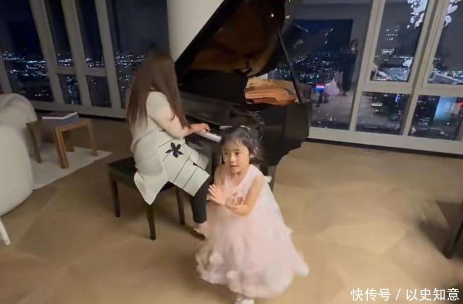宅曝光妻子女儿欢乐弹琴跳舞独自感受生活pg电子模拟器免费版86岁刘诗昆新豪(图5)