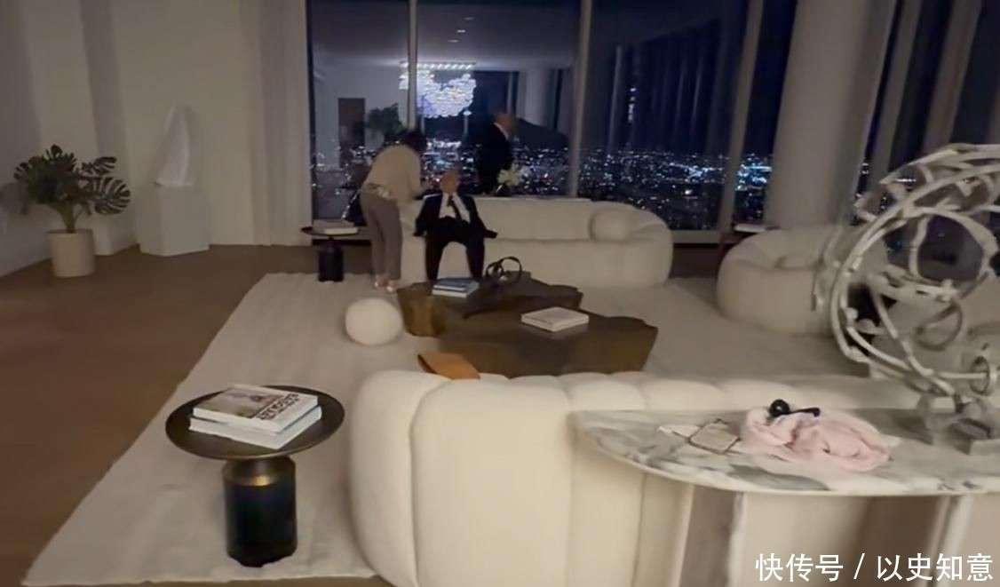 宅曝光妻子女儿欢乐弹琴跳舞独自感受生活pg电子模拟器免费版86岁刘诗昆新豪(图8)