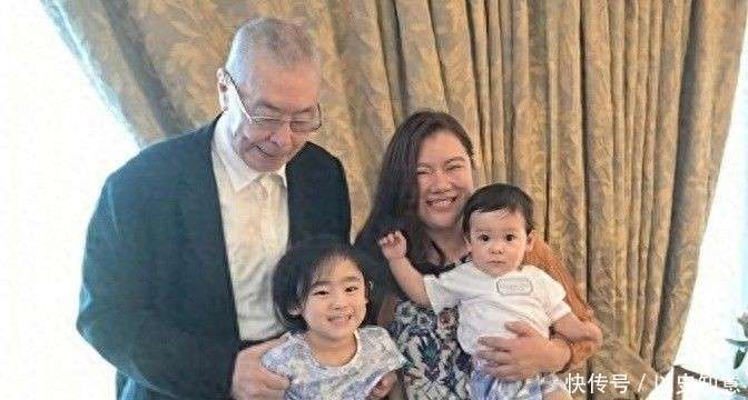 宅曝光妻子女儿欢乐弹琴跳舞独自感受生活pg电子模拟器免费版86岁刘诗昆新豪(图11)