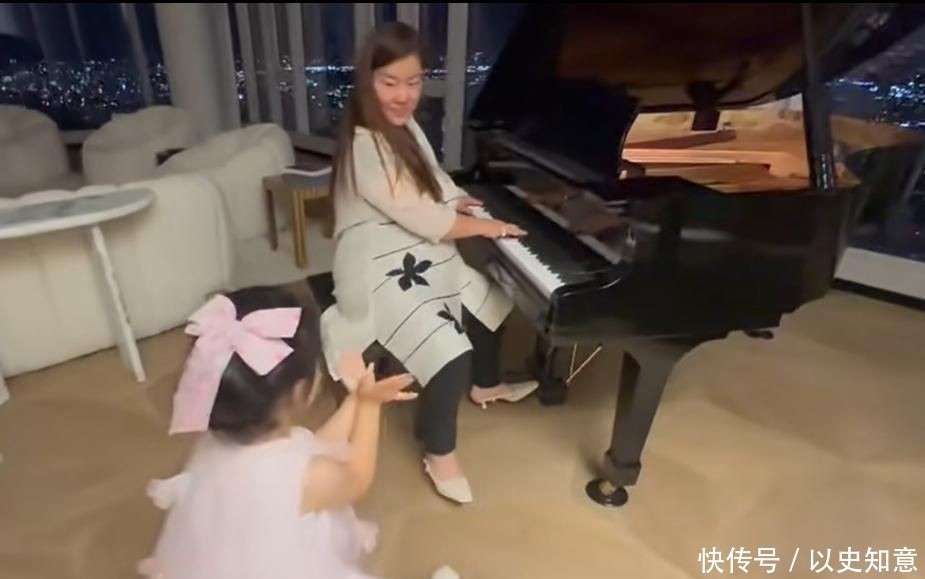 宅曝光妻子女儿欢乐弹琴跳舞独自感受生活pg电子模拟器免费版86岁刘诗昆新豪(图12)